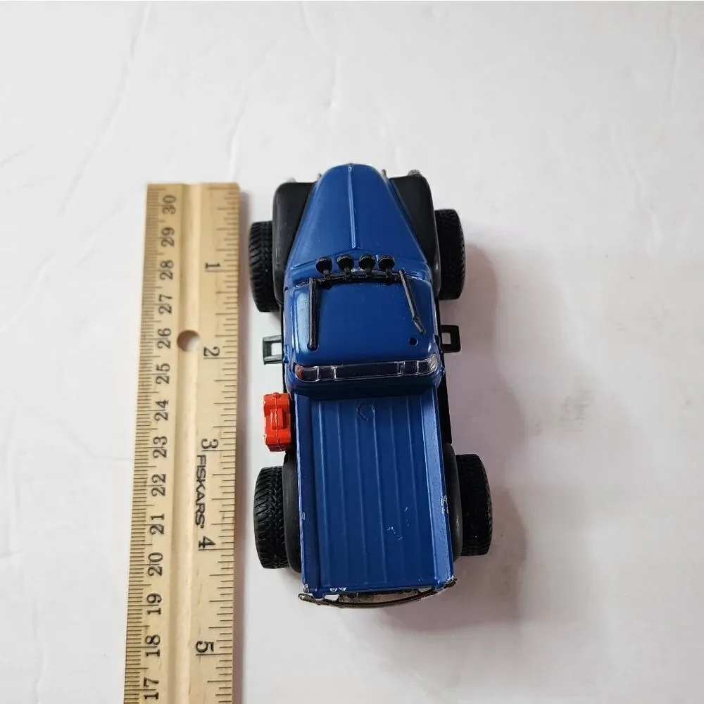 Maisto 1:64 Scale 1953 Chevy 3100 Pick-Up Truck Midnight Blue Rescue Team